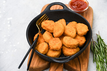 Chicken nuggets with ketchup sauce