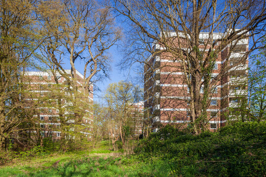 Hochhaus, Modernes Wohngeb&auml;ude aus Backstein, Lesum, Bremen-Nord, Bremen,  Deutschland, Europa