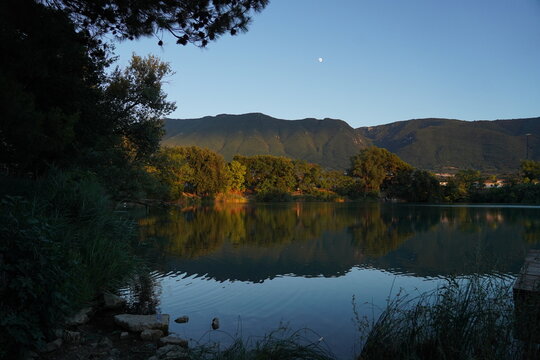 Ore 19:50 "Vista generale sul lago di Telese, Benevento, Italia."