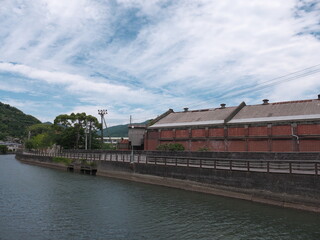 レンガ造りの古い工場の外壁
