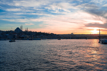Naklejka premium Boats in sea and scenic sunset in Istanbul