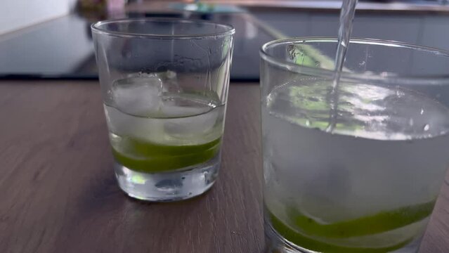 DRINK GIN TONIC