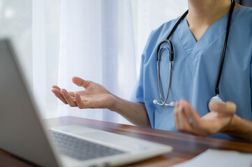 Doctor online health consultation, heart disease, health care