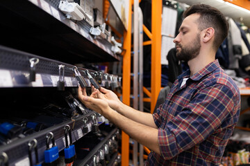 the buyer chooses a padlock for home in the store