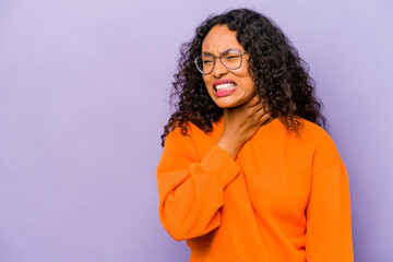 Fototapeta premium Young hispanic woman isolated on purple background touching back of head, thinking and making a choice.