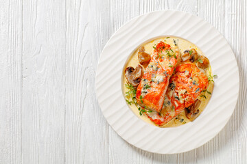 salmon fillet with creamy blue mold cheese sauce