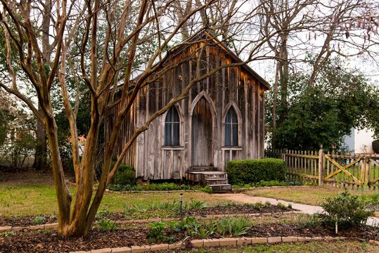 Beautiful shot of a scenic chapel at Prattville Garden