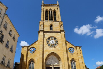 Fototapeta na wymiar L'église Saint Etienne, vue de l'extérieur, ville de Roanne, département de la Loire, France