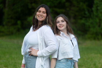 Obraz premium Portrait of two women in the park.One is high, the other is low.