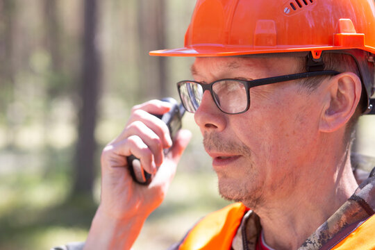 Walkie-talkies.Using walkie-talkies in the forest to transmit messages.