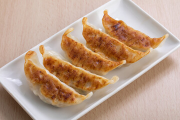 餃子　dumplings	