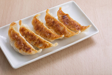 餃子　dumplings	