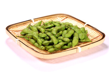 ザルに盛った枝豆