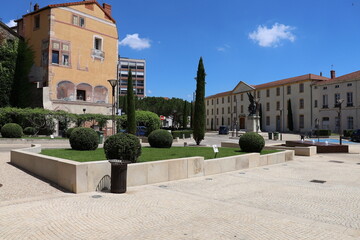 La place Georges Clémenceau, ville de Roanne, département de la Loire, France © ERIC