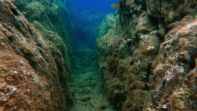 Sardinia - Spiaggia di Bega sa Canna (Porto Flavia) - Swimming underwater between rocks