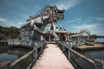 Verlaten pretpark in Hue, Vietnam Giant Dragon