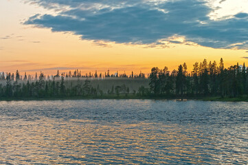 Obraz premium Summer evening on the bank of the polar river.
