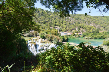 Fototapeta na wymiar cascate parco naturale di krka in croazia