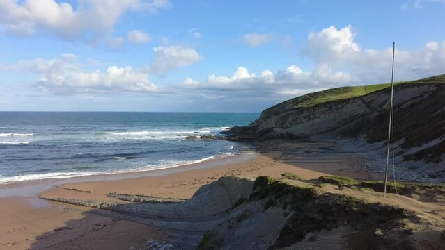 video tagle beach almost deserted