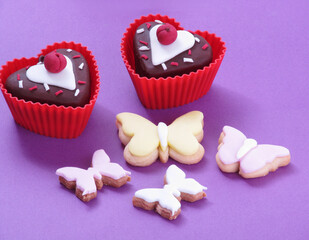 San Valentin love chocolate cupcakes and butterfly cookies