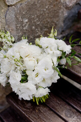 Obraz na płótnie Canvas Wedding bouquet with white flowers