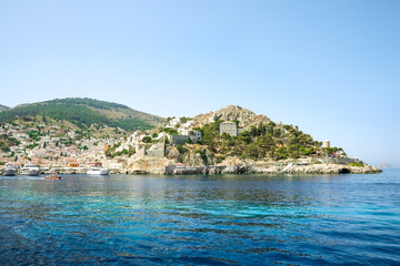 Fototapeta premium Beautiful sea coast with city on sunny day