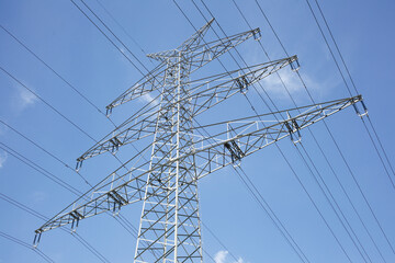 Strommast , Blauer Himmel, Deutschland