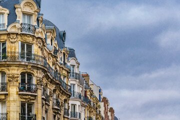 Fototapeta na wymiar Old Style Apartments, Paris, France