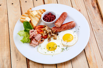 breakfast with sausage and toasts