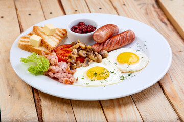 breakfast with sausage and toasts
