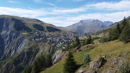 Fototapeta na wymiar Vue des deux alpes depuis les perrons - Drone - Alpes - France