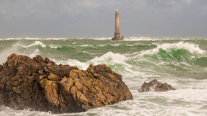 Le phare de Goury, dans la tempête, Manche © lucienvatynan
