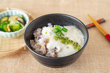 とろろかけ雑穀ごはん