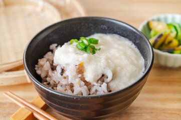 とろろかけ雑穀ご飯