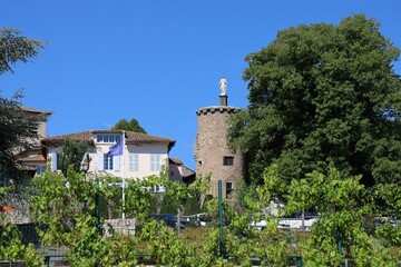 Fototapeta na wymiar La tour de la Madone ou tour de la Vierge, village de Saint Haon Le Chatel, département de la Loire, France