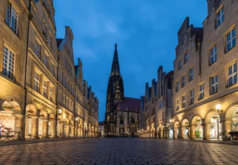 Prinzipalmarkt mit Lambertikirche in Münster zur Blauen Stunde © riebevonsehl