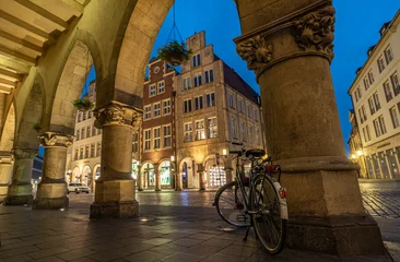 Fahrradstadt Münster - Fahrrad am Prinzipalmarkt zur Blauen Stunde am Abend © riebevonsehl