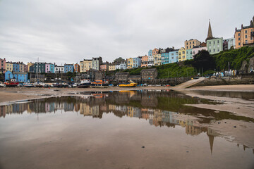 Fototapeta na wymiar reflection of tenby harbour