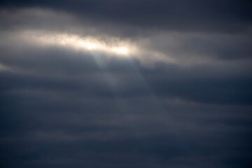 Fototapeta na wymiar lumière dans les nuages