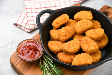 Chicken nuggets with ketchup sauce