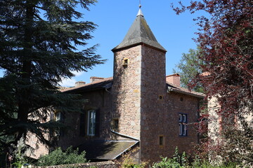 Maison typique, vue de l'extérieur, village de Saint Haon Le Chatel, département de la Loire, France