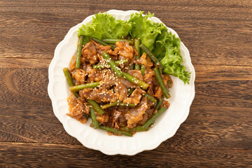 牛肉とにんにくの芽炒め