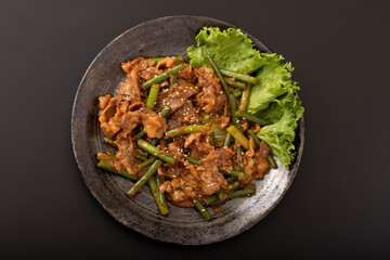 牛肉とにんにくの芽炒め