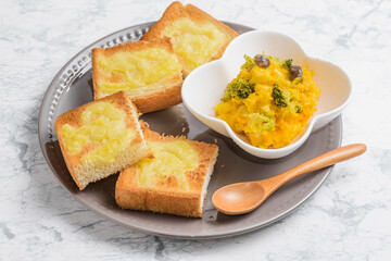 カボチャサラダとチーズトースト