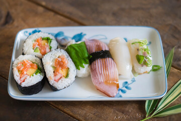 イカのお寿司と太巻き