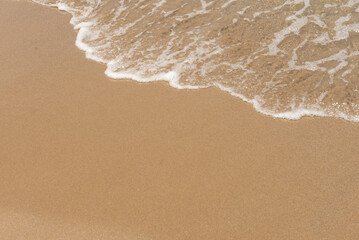 砂浜に寄せる波
