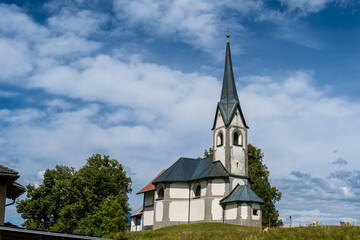 Fototapeta na wymiar small mountain chapel in the Alps of Austria