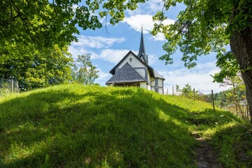 Obraz premium small mountain chapel in the Alps of Austria