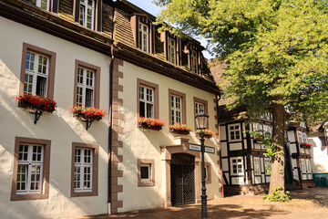 Beverungen an der Weser; Kellerplatz mit Rathaus und Christoph-Sieker-Haus