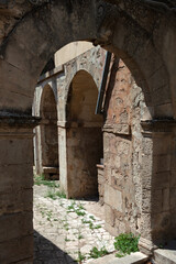 View at arches through the other arch.